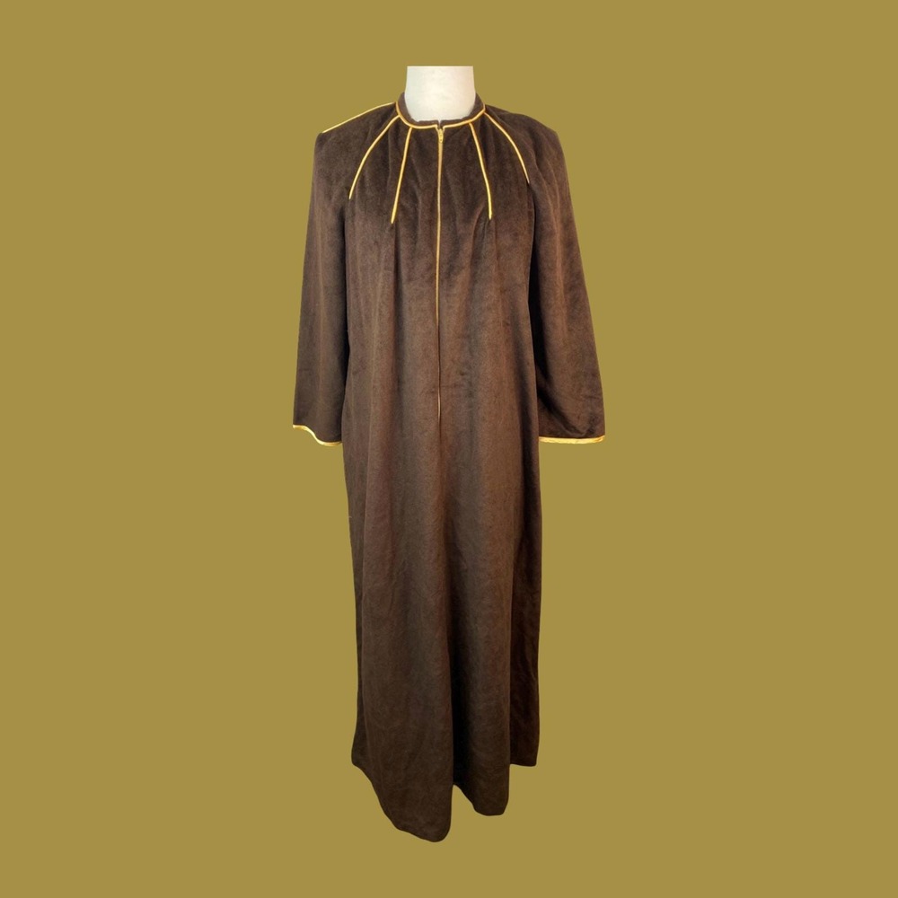 Vintage 1960s Brown Velour Zip Up House Coat, Vintage Robe, Size Medium